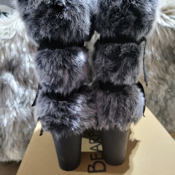 BearPaw Bridget Black Suede with grey & Black faux Fur Block heel Boot New n box - Picture 3 of 6